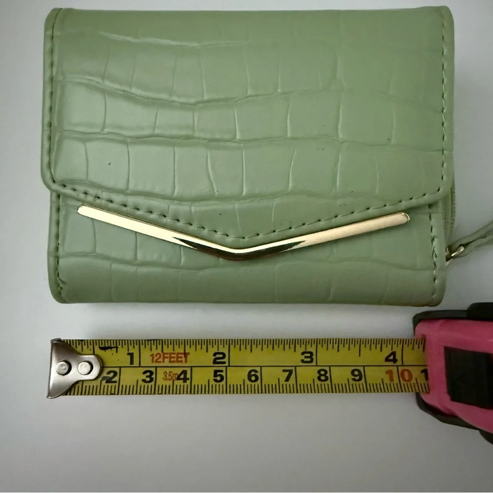 [5x$25] ⭐️ Trifold Sage Green Wallet with Gold Accent Matcha Mint Faux Leather